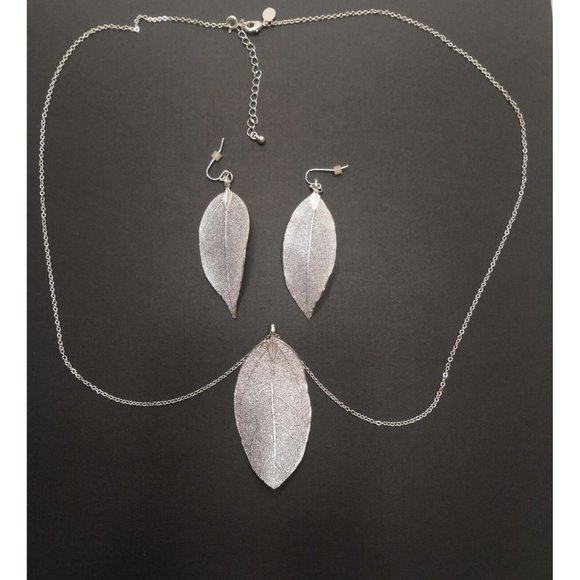 Paparazzi Silver Leaf Necklace And Earrings Set - Picture 1 of 7